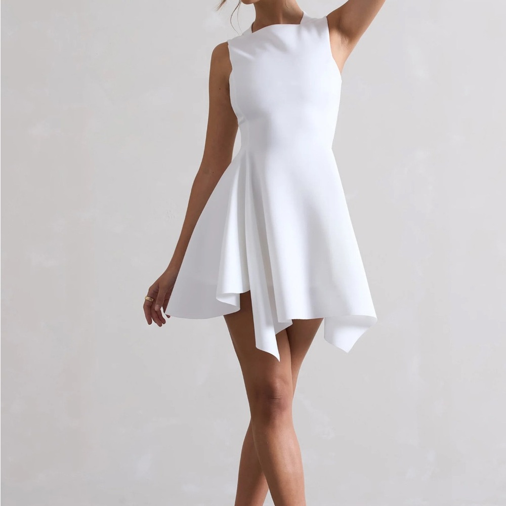 Elegant White Sleeveless Dress